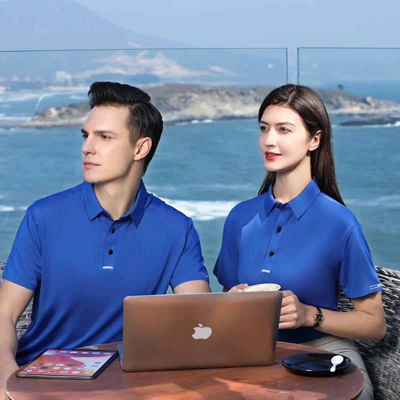 ¿Cómo deben usarse las camisas de polo?